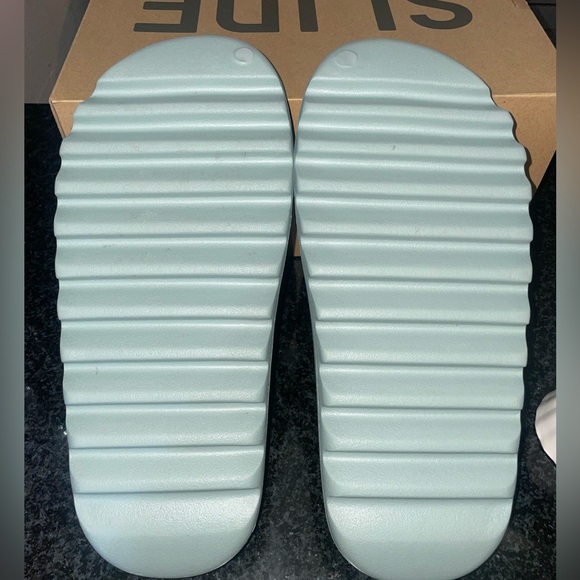 YEEZY Slides Salt - Picture 3 of 8
